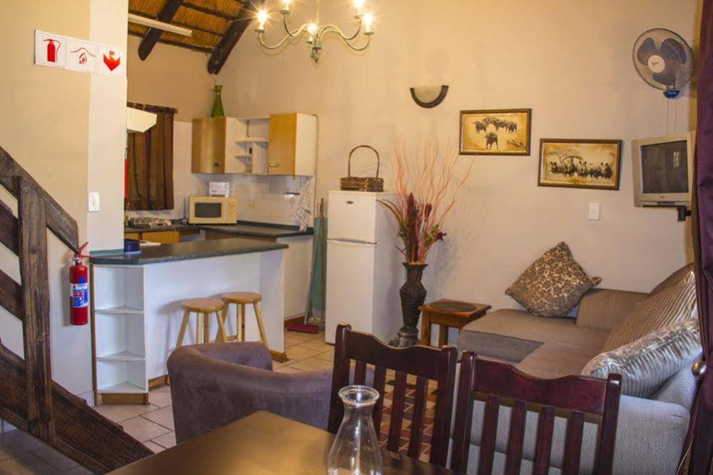 Hotel Aristo Manor à Richards Bay Extérieur photo