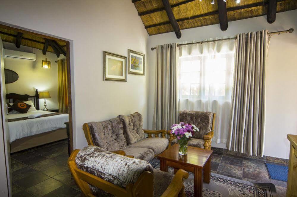 Hotel Aristo Manor à Richards Bay Extérieur photo