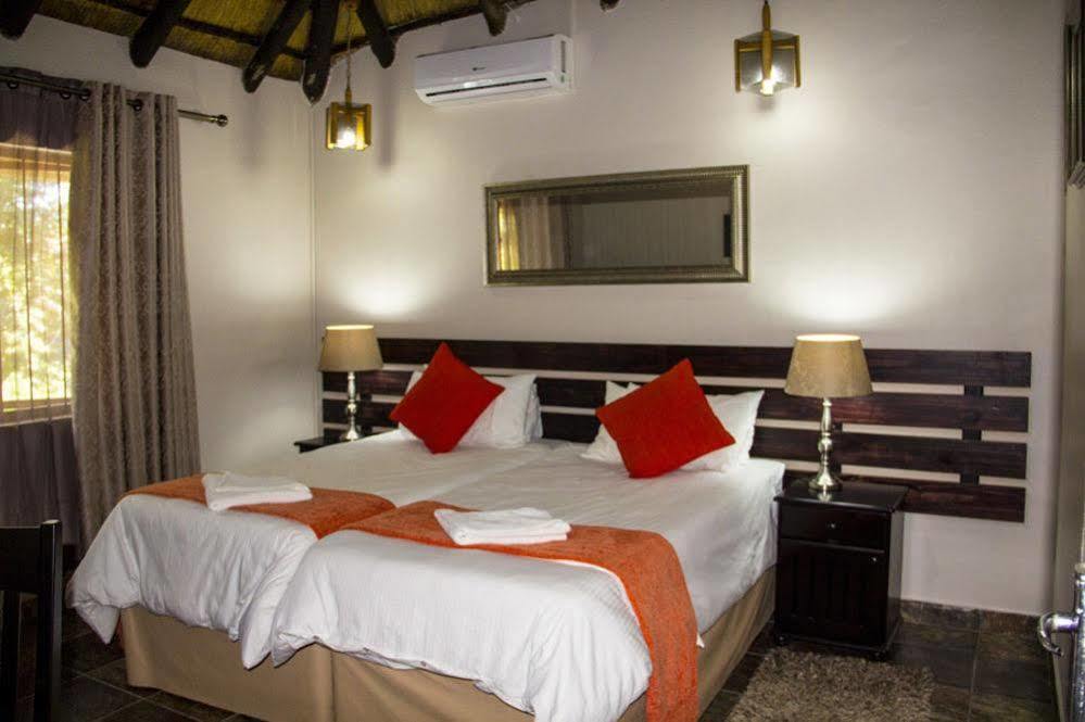 Hotel Aristo Manor à Richards Bay Extérieur photo