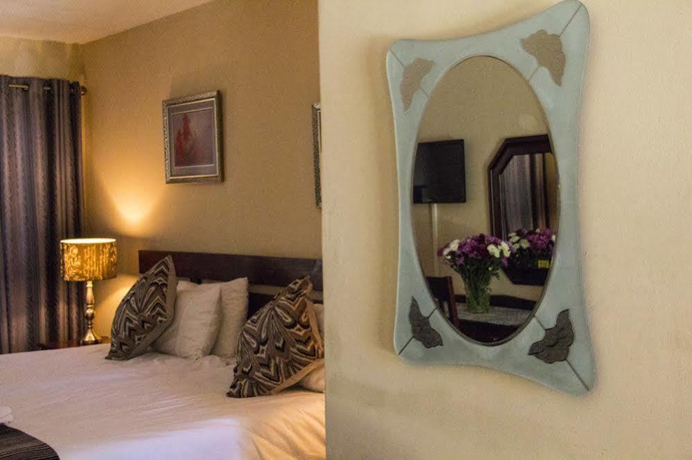 Hotel Aristo Manor à Richards Bay Extérieur photo