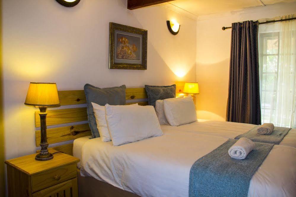 Hotel Aristo Manor à Richards Bay Extérieur photo