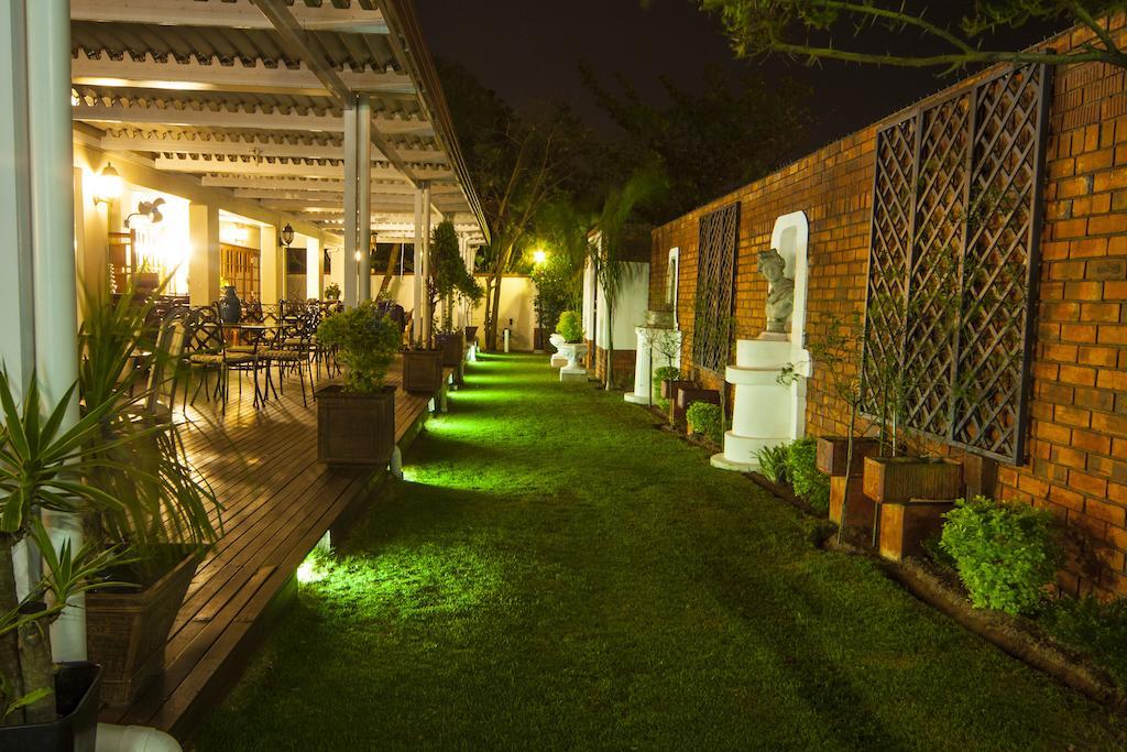 Hotel Aristo Manor à Richards Bay Extérieur photo